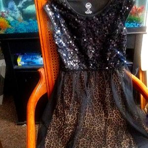 Little girls dress size 10-12 (new)